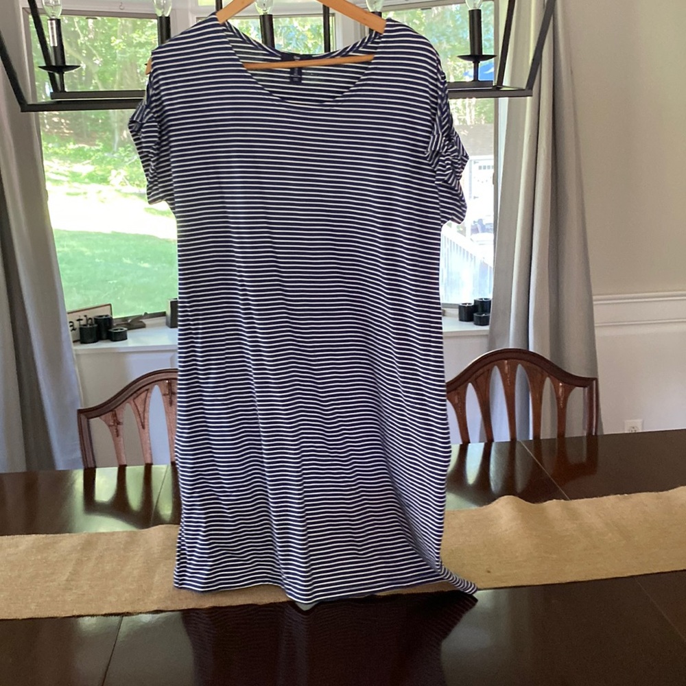 Gap Dress!  adorable!  Sneak peak on the sleeves!  Size L!  With pockets!
